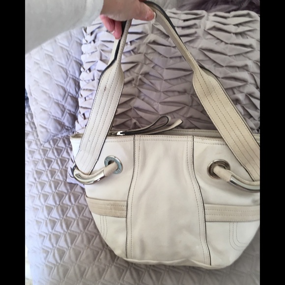 B Makowsky Handbags - B, Makowsky/Bone color perfect size purse